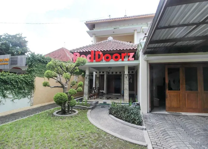 RedDoorz plus @ Tegal Panggung